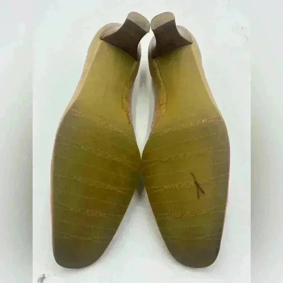 Stuart Weitzman Beige Tan Embossed Low Heel Leather Vintage SZ. 9 M - Picture 7 of 9